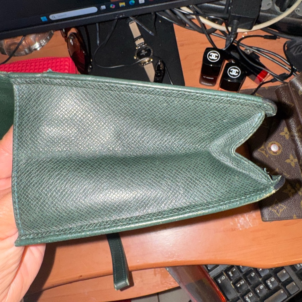 Project Louis Vuitton Green Leather clutch with Gold Lock - Picture 9 of 15